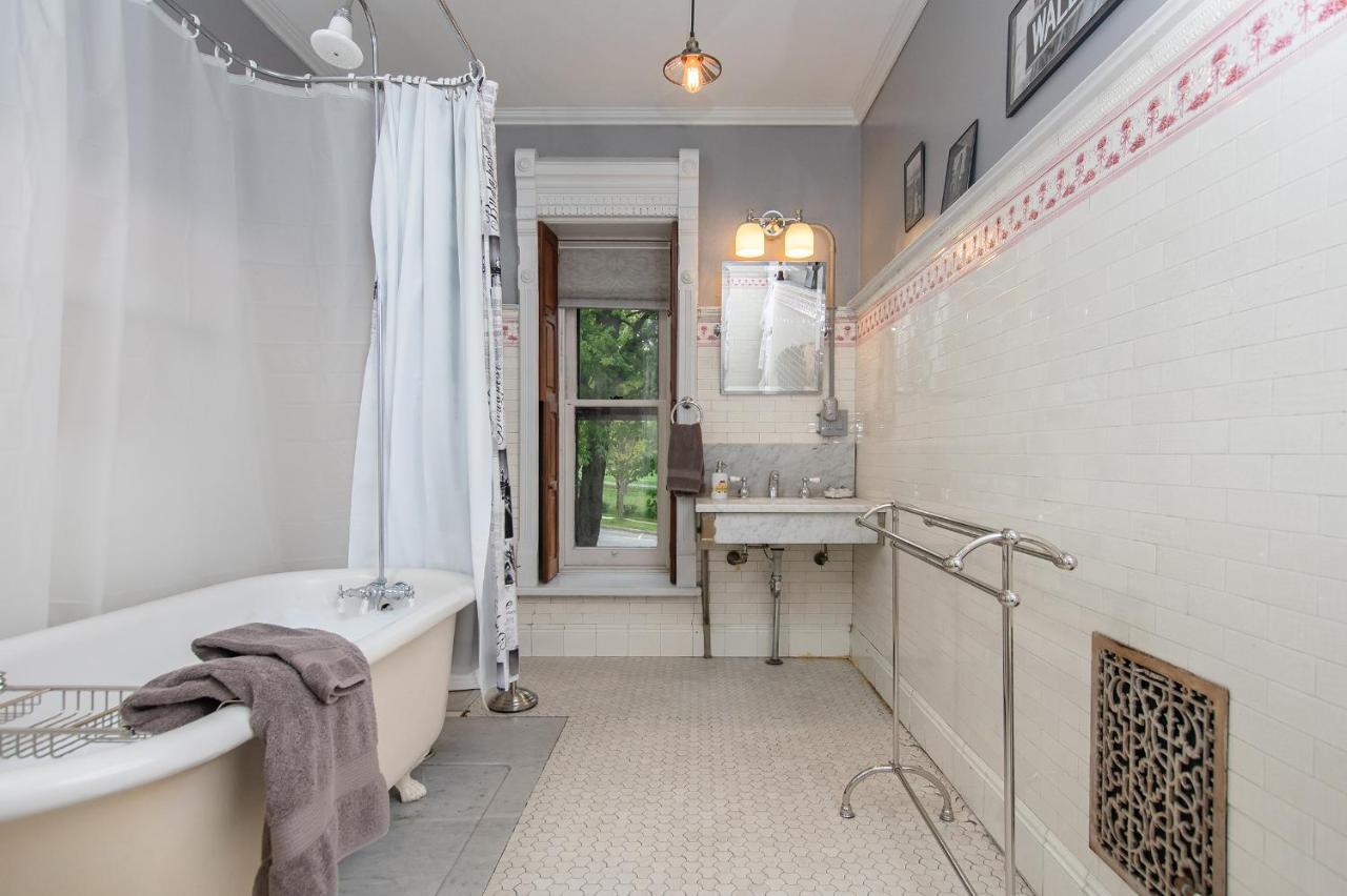 Reynolds Mansion Bed & Breakfast 2*