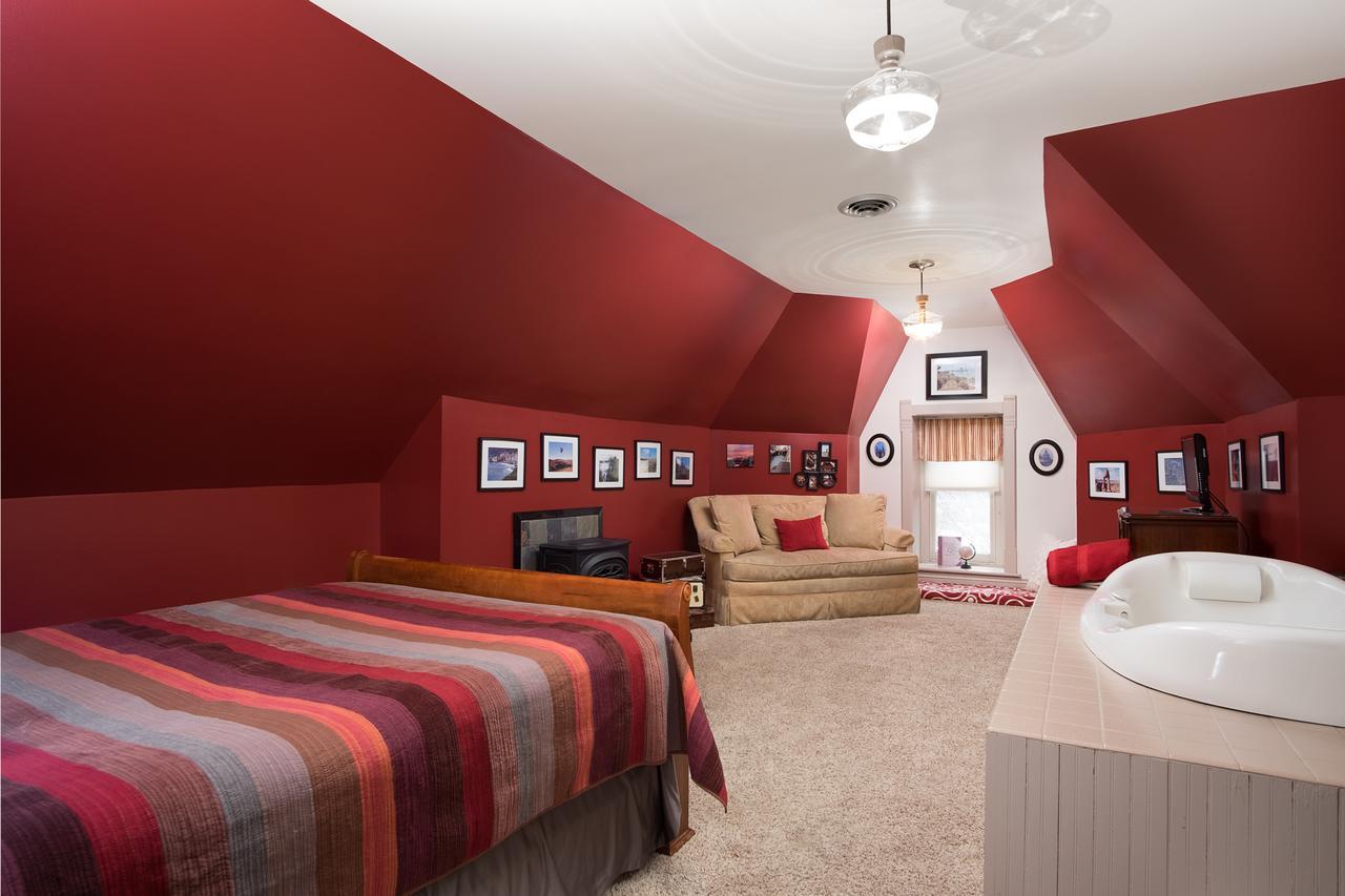 Reynolds Mansion Bed & Breakfast 2*