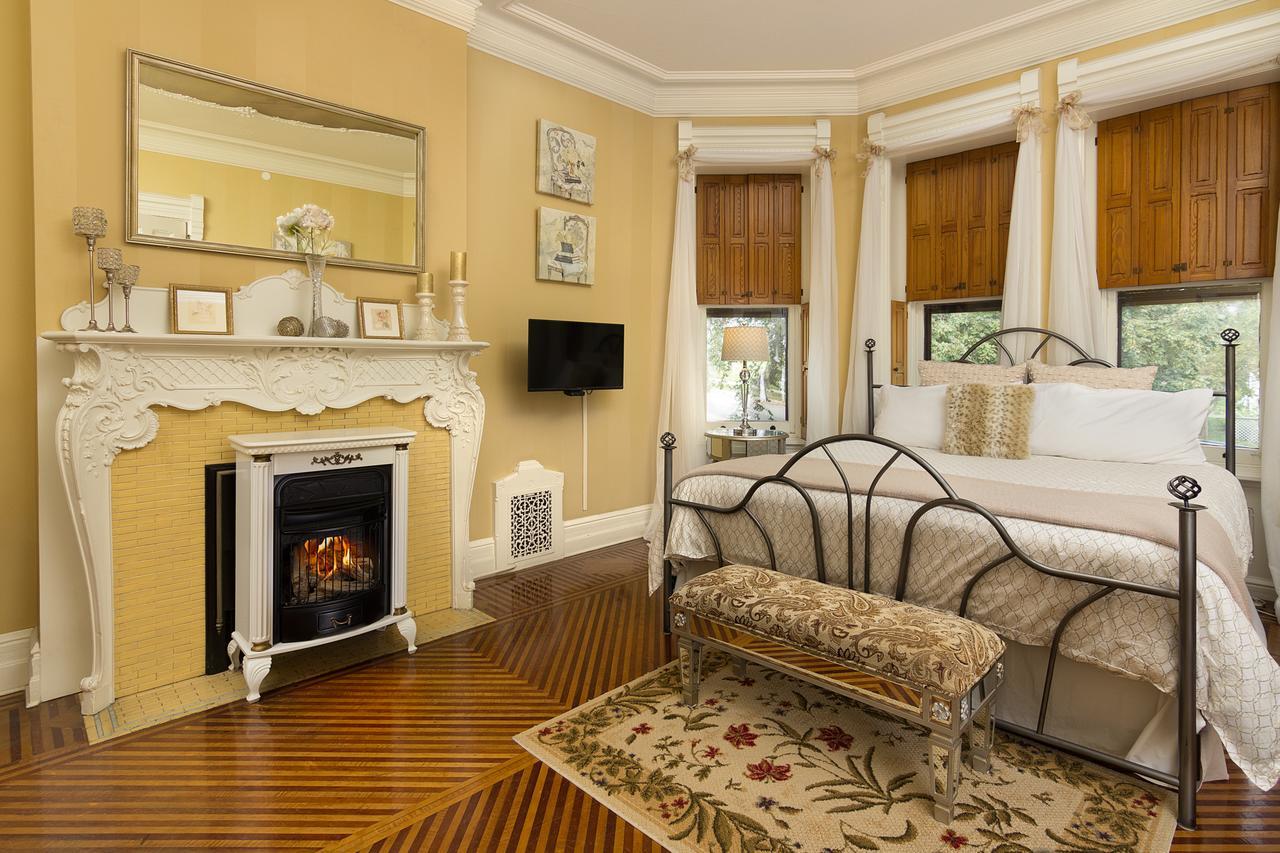 Reynolds Mansion 2*